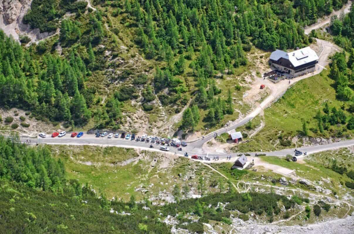 La strada che attraversa Vršič sarà riaperta, i lavori di ristrutturazione continueranno nell'autunno del 2025